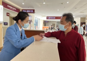 原創(chuàng)男星古裝披頭散發(fā)，陳坤蘭花指撩人，于波發(fā)型好喜感！